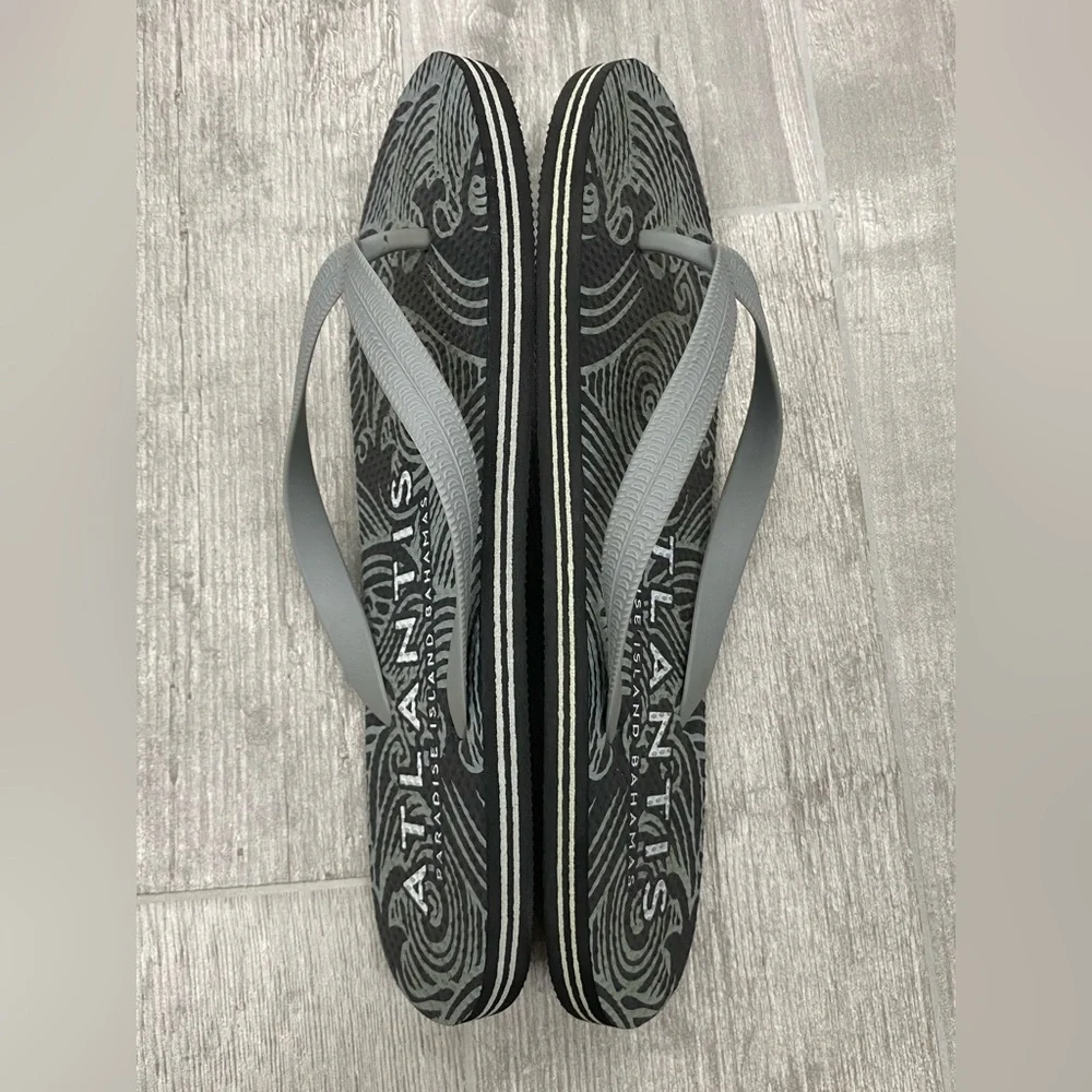 Atlantis Paradise Island Bahamas flip-flops black/grey patterned sole Men’s 10.5